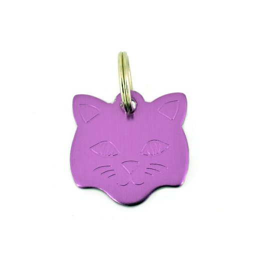 Mačka kovová známka fialová